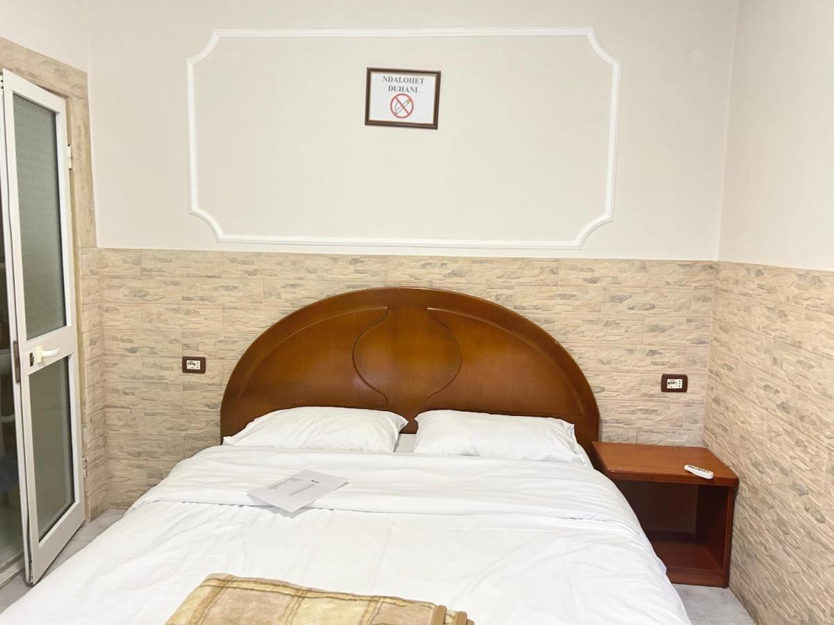 Tirana Inn Hotel Habitación foto